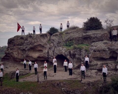 Samsun'da Çanakkale Zafere İthafen Koro Şiir Seslendirdi