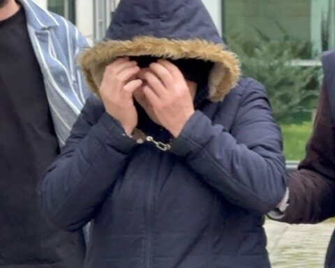 Samsun'da Kuyumcudan İki Kez Altın Çalan Kadın Tutuklandı