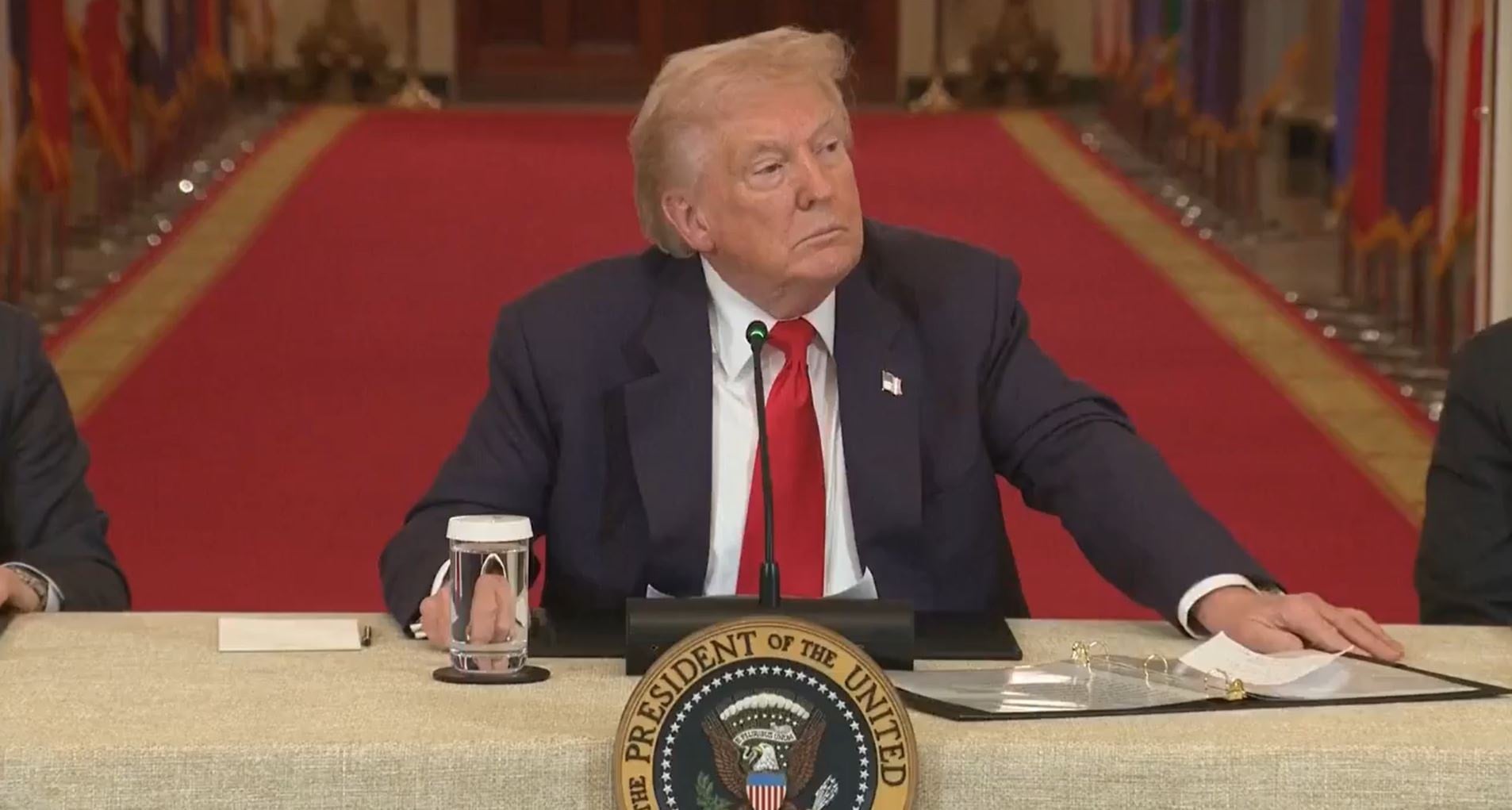 Trump, Rusya Soruları Üzerine Sert Tepki Gösterdi