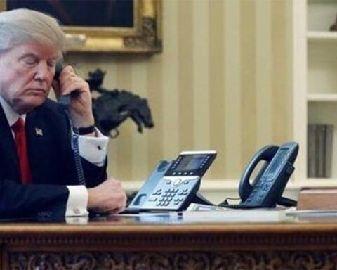 Trump’ın Cep Telefonu Numarası Karaborsaya Düştü, CEO’lar Para Teklif Ediyor