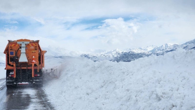 Tunceli’de Yoğun Kar Yağışı Nedeniyle Kapalı Köy Yollarında Temizlik Çalışmaları Devam Ediyor