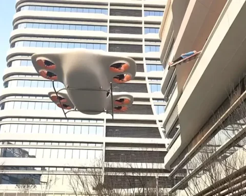 Uçan Daire Biçimli Araç, Şehir İçinde Dikey Kalkış Yapabiliyor