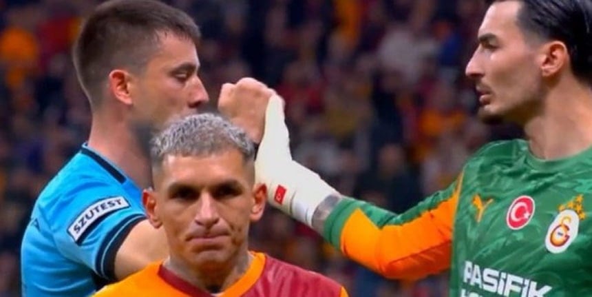 Uğurcan Çakır'dan fair-play örneği: Hakem kararını değiştirdi