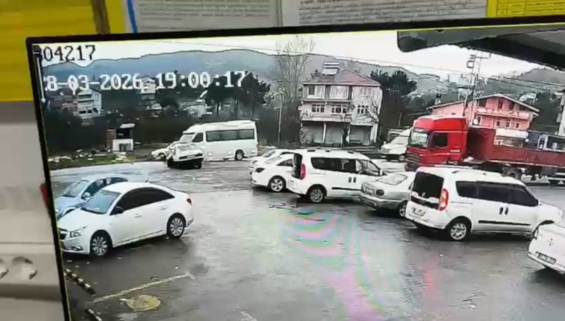 Zonguldak'ta işçi servisi ile otomobil çarpıştı; 7 yaralı hastaneye kaldırıldı