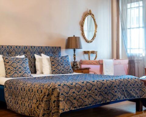 40 yıllık mobilya devi SuperNova Furniture iflas koruması için başvurdu