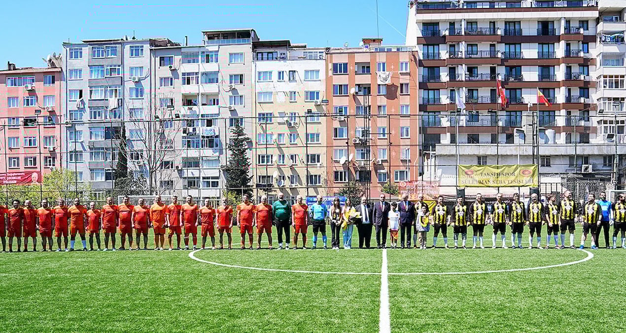 65 yıl aradan sonra Taksimspor ve Beyoğluspor derbisinde dostluk ön planda