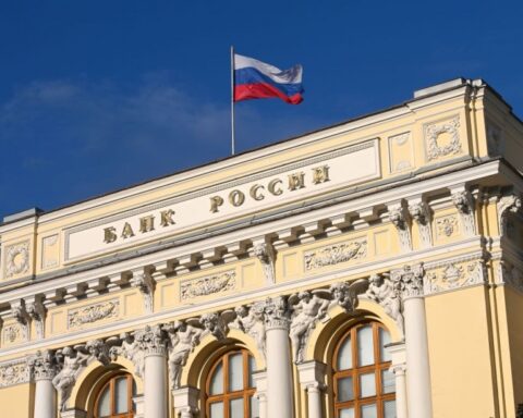 Nakit akışındaki kırılma, sert para politikasıyla birleşerek şirket iflas riskini artırıyor