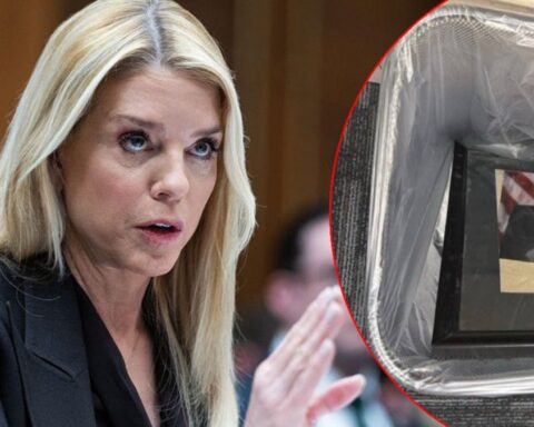 ABD Adalet Bakanı Pam Bondi Görevden Alındı, Fotoğrafı Çöp Kutusunda Bulundu
