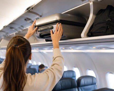 ABD'de Hava Yolu Şirketleri, Orta Doğu'daki Çatışmalar Nedeniyle Bilet Fiyatlarını Artırıyor