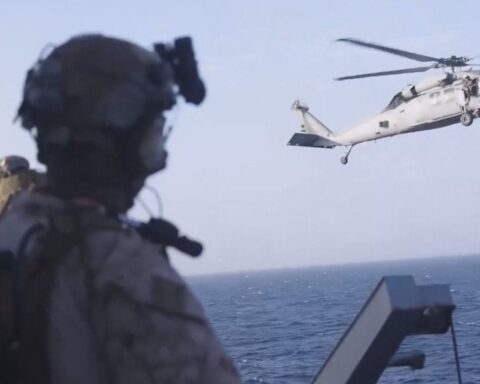 ABD'nin Umman Denizi'nde Ticari Gemide Gerçekleştirdiği Operasyonun Detayları