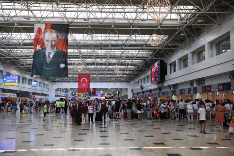 Abdulkadir Uraloğlu: Ocak-Mart Döneminde 49 Milyon Yolcu Hava Yolu ile Seyahat Etti
