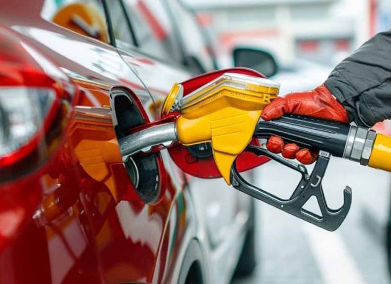 Akaryakıt fiyatlarına bir zam daha geldi, motorin 70 TL'yi geçti