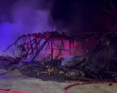 Amasya'da manav tezgahında çıkan yangın, itfaiye ekipleri tarafından söndürüldü