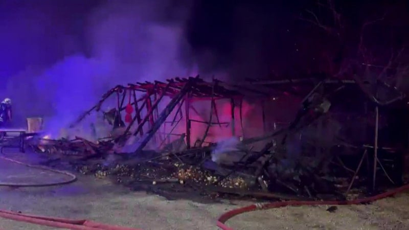 Amasya'da manav tezgahında çıkan yangın, itfaiye ekipleri tarafından söndürüldü