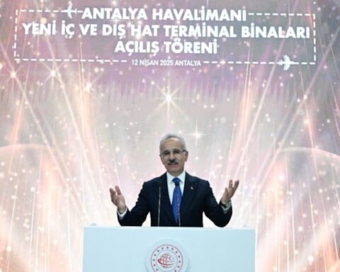 Antalya Havalimanı'nın Yolcu Kapasitesi 35 Milyondan 82 Milyona Çıktı