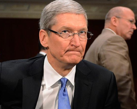 Apple'da CEO Değişikliği: Tim Cook'un Yerine John Ternus Geçiyor