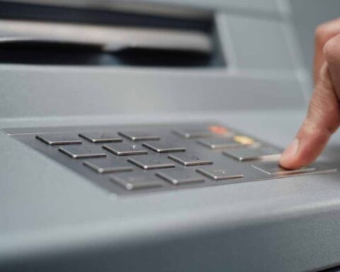 Bankalar Müşterilerine Nakit Para Çekme Tavsiyesinde Bulunuyor