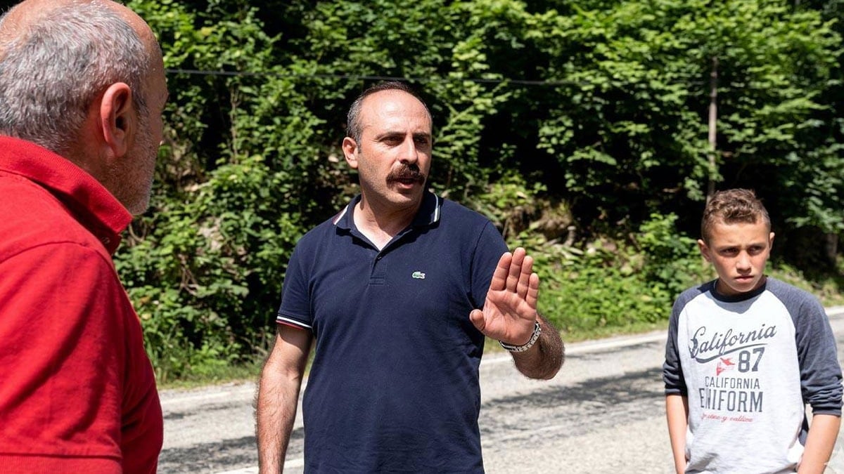 Barış Alper Yılmaz'ın HES protestosundaki çocukluk fotoğrafı tekrar gündemde