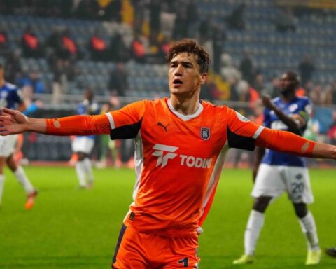 Başakşehir, Shomurodov'un Bonservisini Aldı