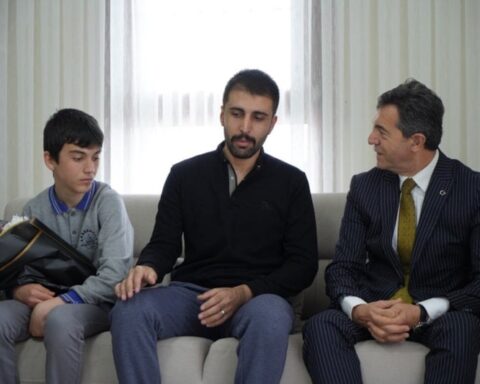 Bayburtlu Kahraman Komisere Öğrencilerden Anlamlı Destek Ziyareti