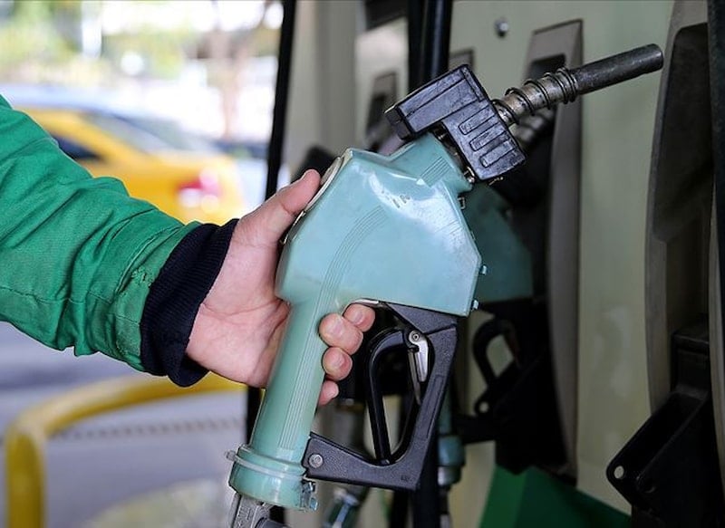 Benzin fiyatları ABD'de 5 doları aştı, ortadoğu'daki kriz etkili oldu