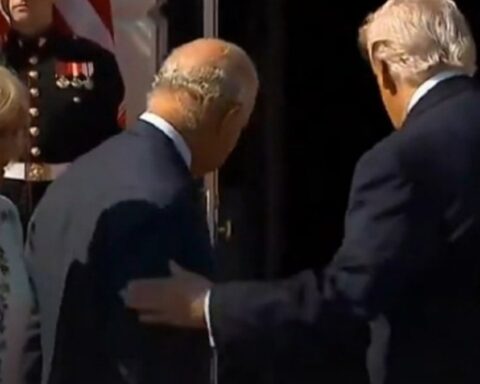 Beyaz Saray’da Kraliyet Protokolü Üzerine Tartışma Başladı