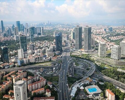 Beyaz yakalıların ikinci iş olarak kuryeliğe yönelmesi arttı