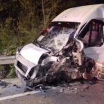 Beykoz'da Servis Minibüsü ile Otomobil Çarpıştı, 11 Kişi Yaralandı