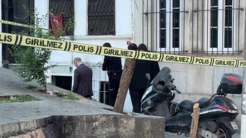 Beyoğlu’nda Apartman Daireinde Kimliği Belirlenemeyen Bir Kişi Ölü Bulundu