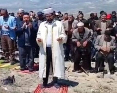 Beypazarı'nda Kuraklığa Karşı Mahalle Halkı Bir Araya Gelerek Dua Etti