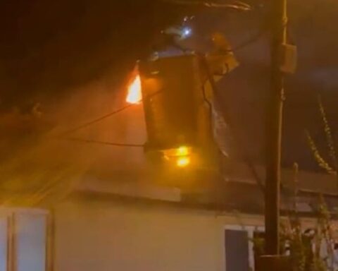 Bolu'da 2 katlı evin bacasında yangın çıktı, itfaiye anında müdahale etti