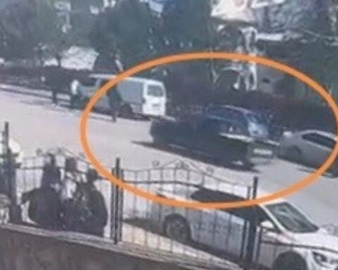 Bursa'da Drift Atan Ehliyetsiz Sürücü, Yayaya Çarptı ve Yaralandı