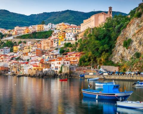 Calabria'nın Boşalan Köylerine Taşınanlara Aylık 800 Euro Destek Verilecek