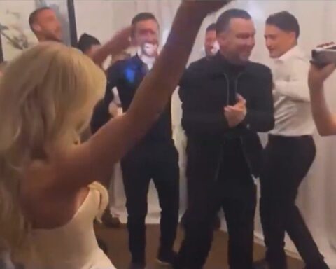 Cengiz Ünder'in Nişan Töreninde Fenerbahçeli Futbolculardan Renkli Dans Görüntüleri