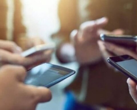 Cep telefonlarına zam bekleniyor, tüketici davranışları değişiyor