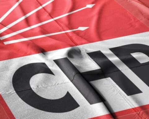 CHP, İhraç Edilen 30 Üyesine Yeniden Parti Üyeliği İmkanı Sağlıyor