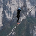 Çin'in Gökyüzü Merdiveni: Adrenalin Dolu Bir Dağ Tırmanışı Deneyimi