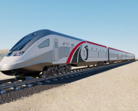 Çöl Ortasındaki Demiryolu Hattıyla 7 Emirlik Arasındaki Ulaşım Değişiyor