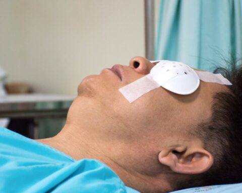 Denizden İnsana Bulaşan Virüs, Çiğ Yiyecek Tüketenleri Tehdit Ediyor