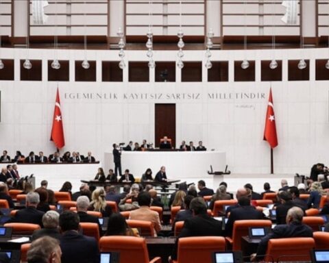 Doğum izni ve sosyal hizmetlere dair yasal değişiklikler TBMM'de görüşülüyor.