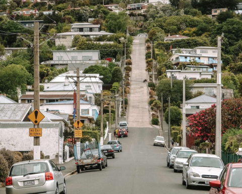 Dünyanın En Dik Sokağı Baldwin Street: Ziyaretçiler İçin Bir Meydan Okuma