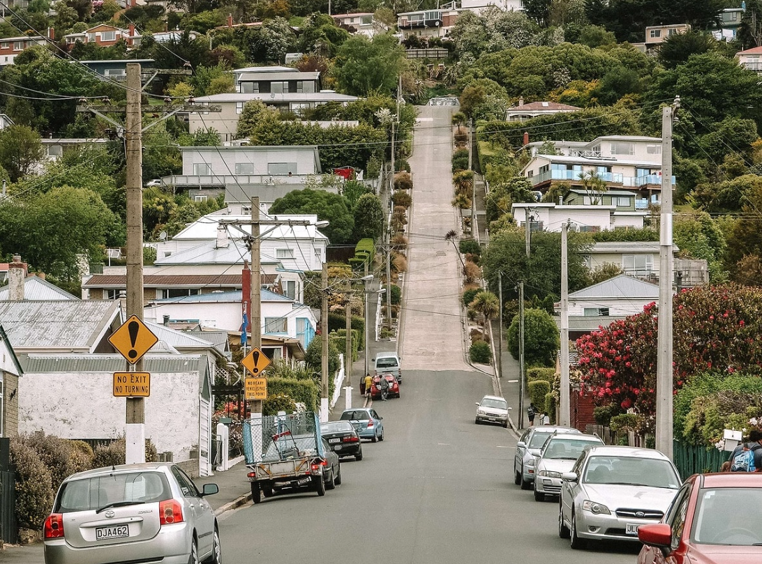 Dünyanın En Dik Sokağı Baldwin Street: Ziyaretçiler İçin Bir Meydan Okuma