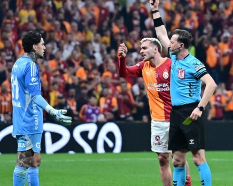 Ederson, kırmızı kart sonrası taraftarlardan özür diledi