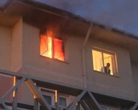 Edirne'de Apartman Yangını Paniğe Neden Oldu, Vatandaşlar Kurtarıldı