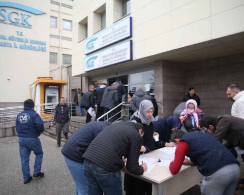 Emeklilik Yaşı Yukarı Çıkacak: Harekete Geçmeyenler Zor Durumda Kalabilir