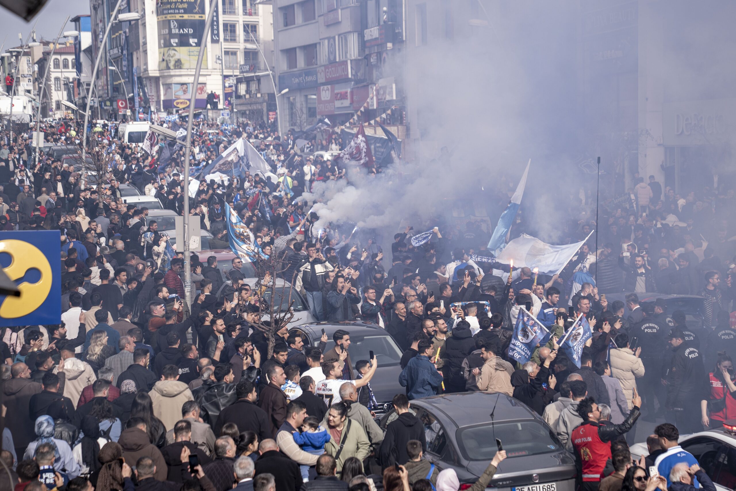Erzurumspor, Süper Lig'e Yükselişini Şehir Turu ile Kutladı