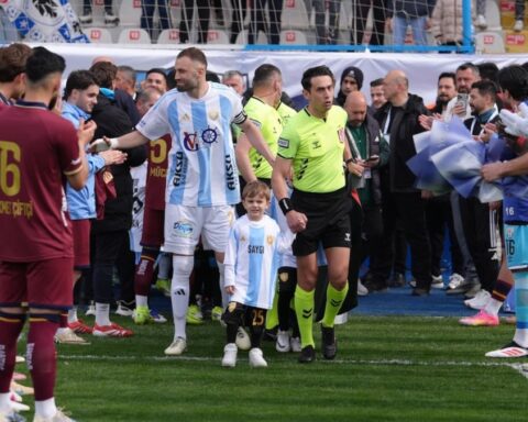 Erzurumspor ve Bandırmaspor'dan centilmenlik örneği derbi öncesi dikkat çekti