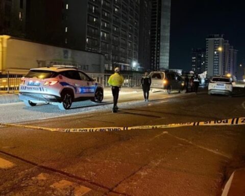 Esenyurt'ta motosiklet kazasında sürücü hayatını kaybetti, iki kişi yaralandı