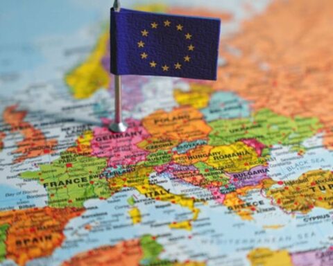 Euro Bölgesi'nde Mali Denge Değişimi: Yunanistan Borçlarını Azaltırken İtalya Riski Artıyor