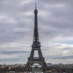 Eyfel Kulesi'nin Orijinal Merdiveni Müzayede ile Satışa Çıkıyor